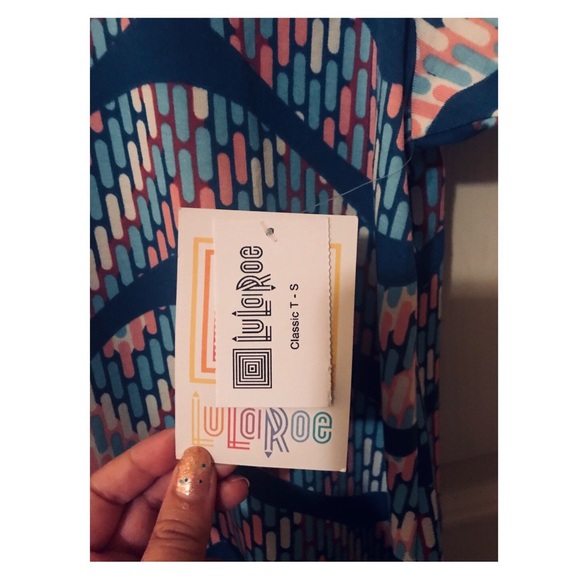 NEW LuLaRoe Size S Multi Color Print โClassic Tโ - Picture 4 of 5
